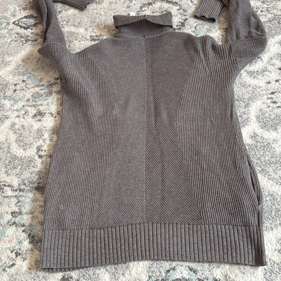 Lululemon Cozy Calling Turtleneck - Picture 9 of 12